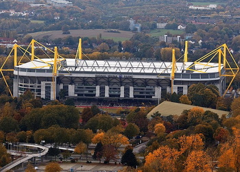 File:Stadion Rote Erde.jpg - Wikimedia Commons